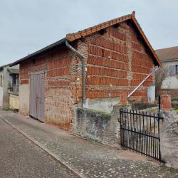 La Bénisson Dieu, grange avec murs en tuiles