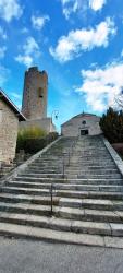 Chambles, la tour et l'église