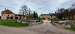 Château de Vougy, faire un petit aller-retour sur la route pour le voir