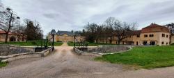 Château de Vougy, faire un petit aller-retour sur la route pour le voir