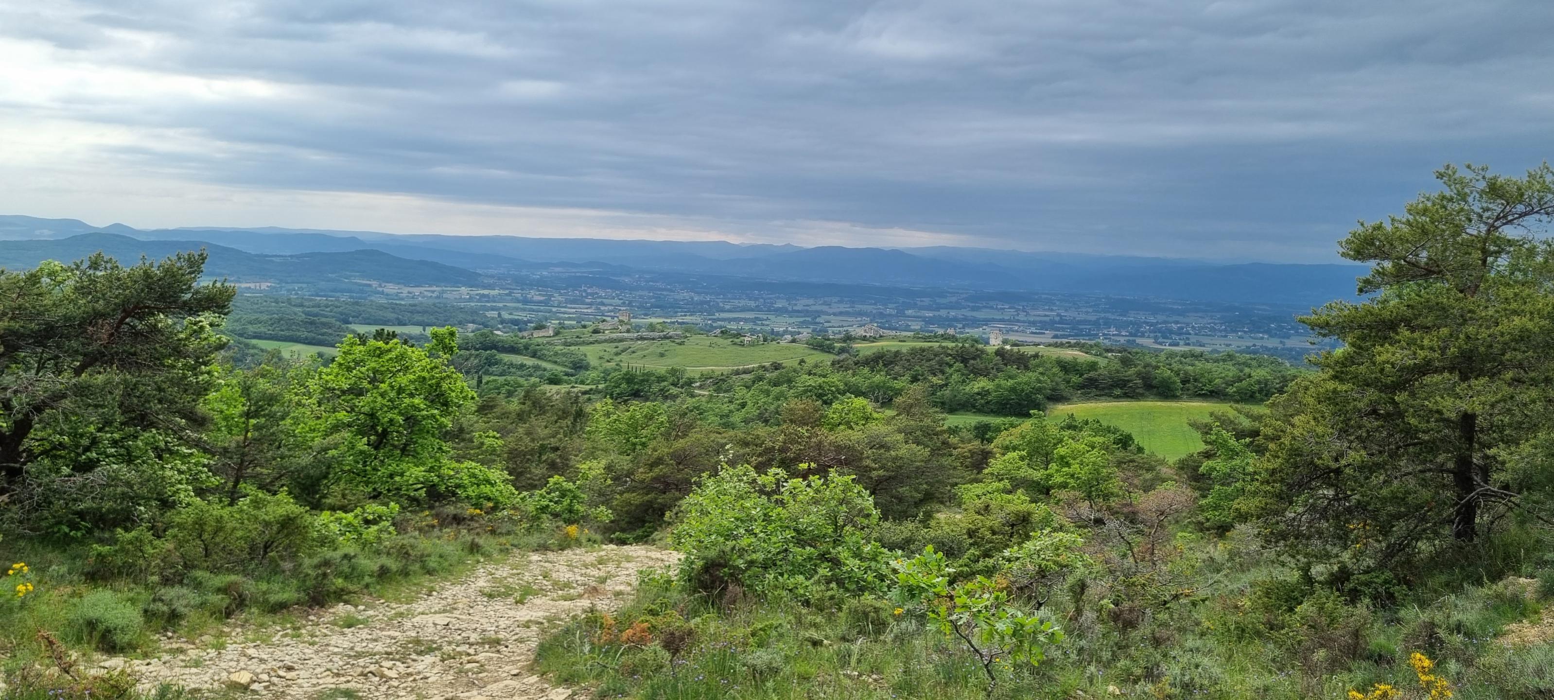 Jolie boucle autour de la montagne de la Raye