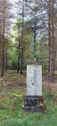 Croix au milieu des bois