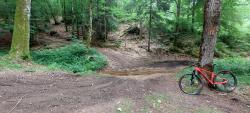 Au fond de la vallée du Douanon, après longue montée jusqu'à la croix Arnaud