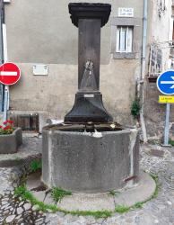 Allanche, fontaine