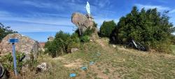 Butte de Suin, ligne pierres bleues, partage des eaux
