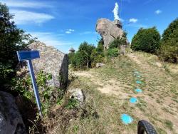 Butte de Suin, ligne bleue de partage des eaux