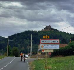 Sail sous Couzan et son château perché