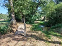 Gué sur l'Arçon ou passerelle sur la gauche