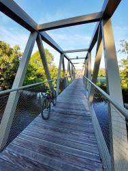 Passerelle sur la Sioule au départ