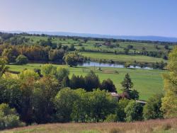 Plaine de la Loire et Monts de la Madeleine à l'horizon