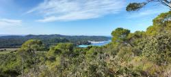 Vue sur le port de Porquerolles du Fort de la Repentance