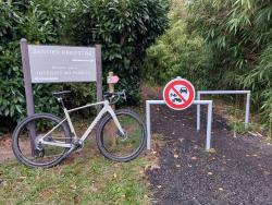 Sentier pédestre au départ