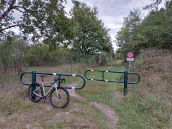 Sentier qui longe l' A71 sur le retour