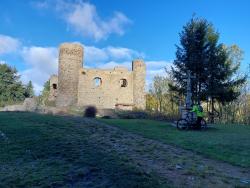 Château des Cornes d'Urfé (930 m)