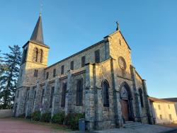 Parking à l'église de Saint Paul de Vézelin