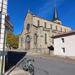  L'église de Saint Paul de Vézelin