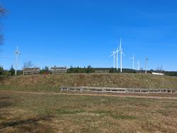 La Pierre Follet, terrain de motocross et parc éolien de St Nicolas des Biefs