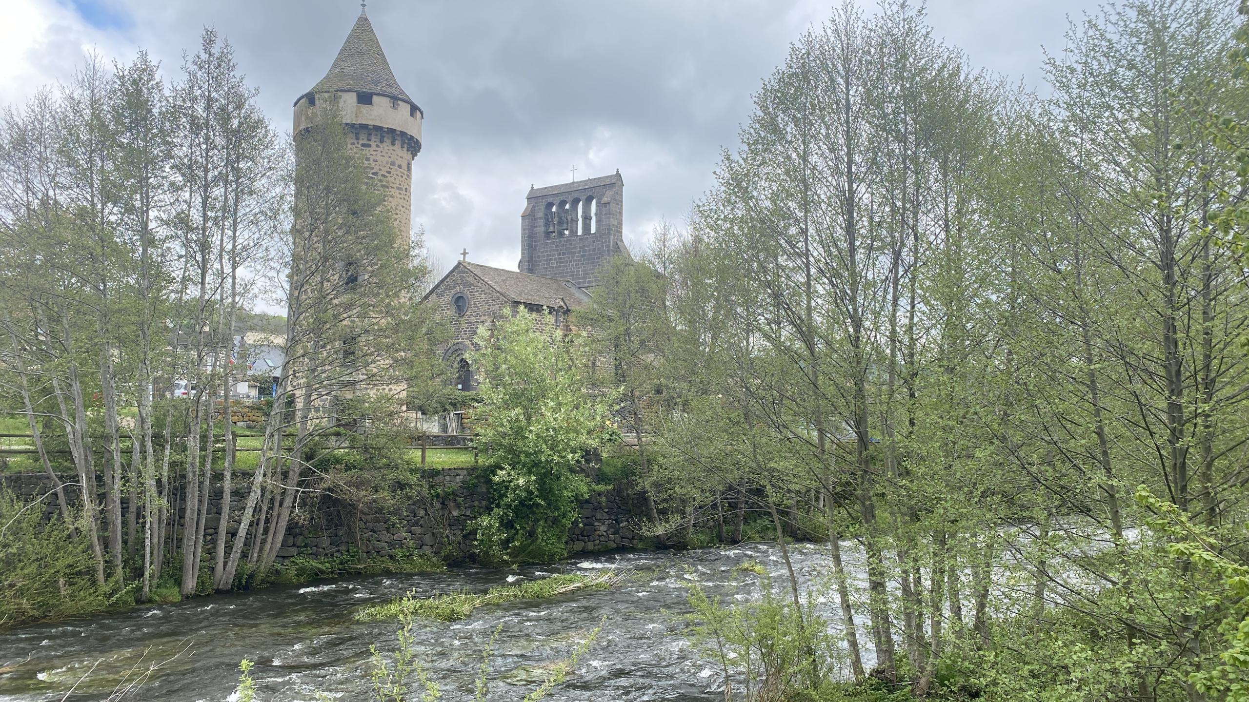 Tour sur la Planèze ouest au départ de Coltines