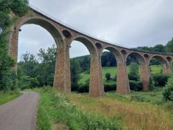 Juré, passage sous le viaduc