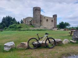 Château des Cornes d'Urfé (943 m) aller-retour sur la trace