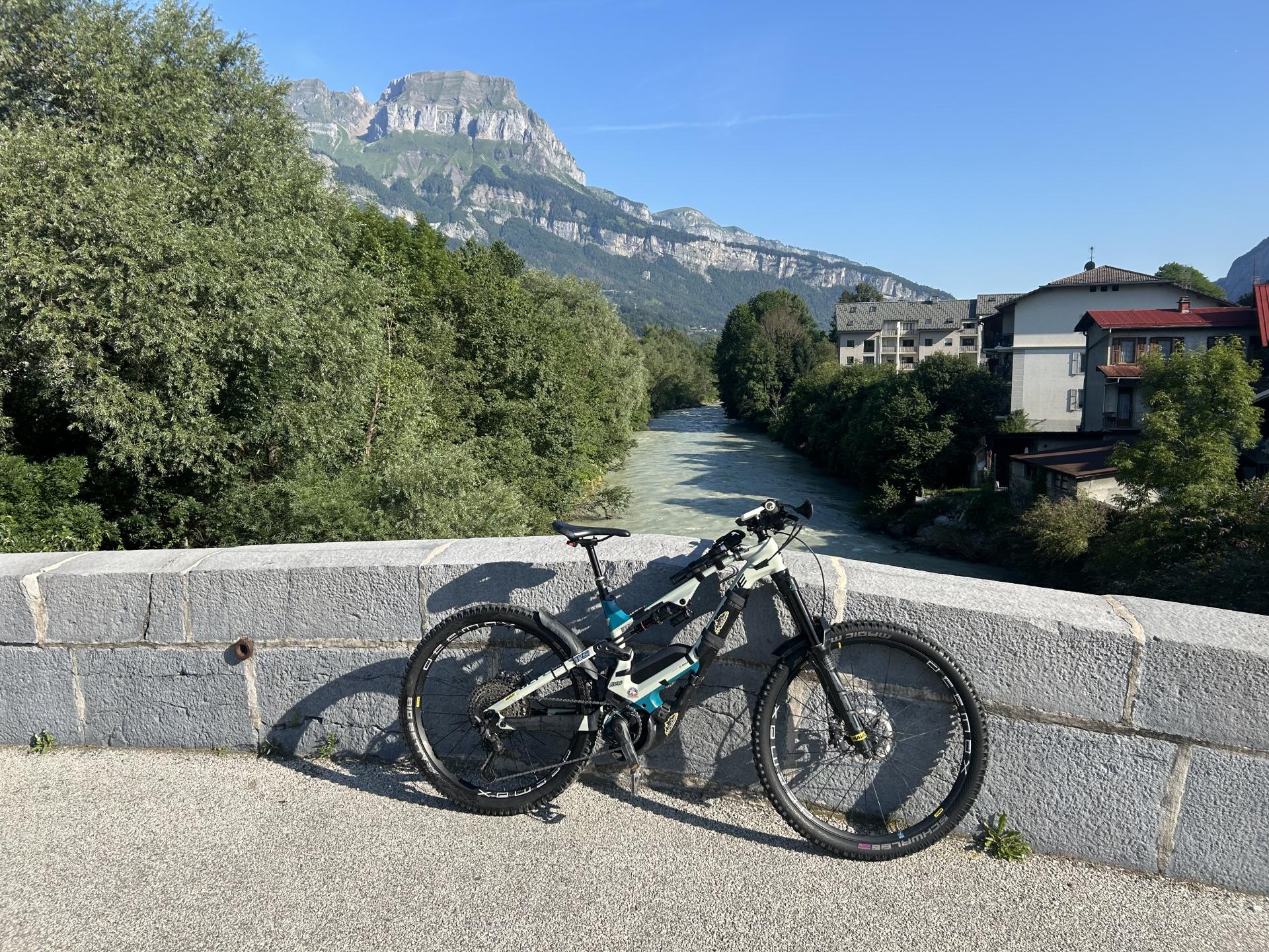Le lac de Pormenaz depuis Sallanches