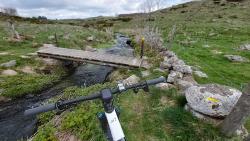 Traversée de ruisseau à gué ou sur le petit pont