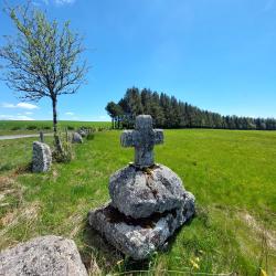 Croix sur granit
