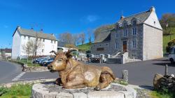 Nasbinals, sculpture sur la Place du Foirail