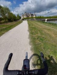 Allée au bord du Cosson, vers le château