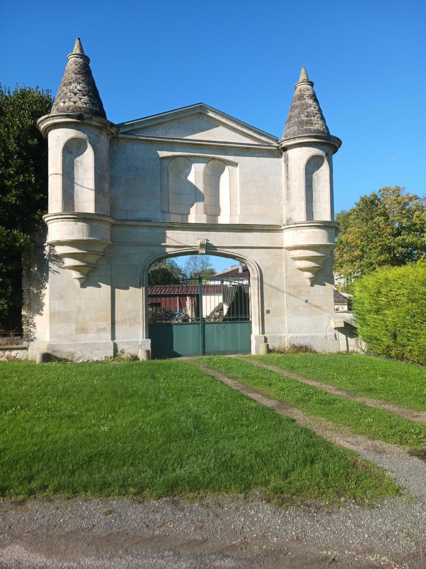 Longue boucle au nord de Champagnolles