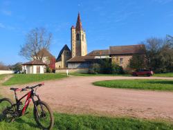 La Bénisson Dieu, l'église