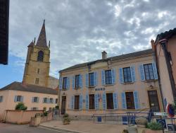 La Bénisson Dieu, mairie et église