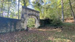 Porte d'accès à l'ancien couvent du Fond de la Garde