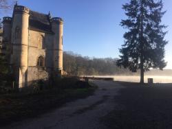 Chateau de la Reine Blanche - Etang de Commelle