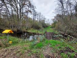 Le Cerbois, passerelle sur le ruisseau de la Boute Vive
