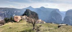 En surplomb de Rougon