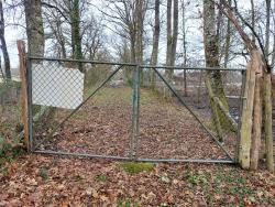 Portail à ouvrir et à refermer à l'étang de Bel-Air