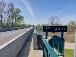 Passage étroit pour traverser l'Allier (circulation importante)