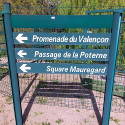 Sur le parking, promenade du Valençon