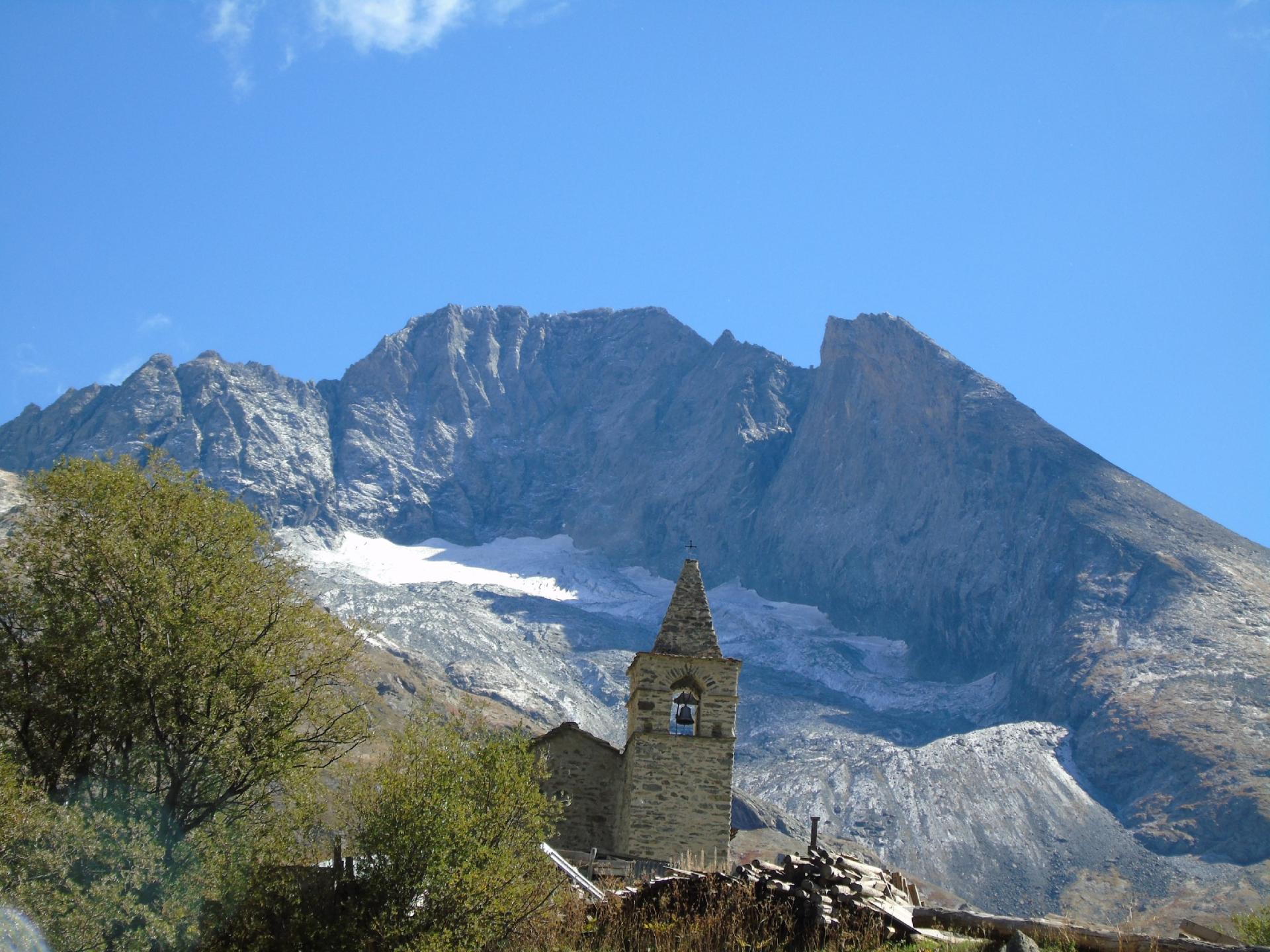 Avérole, le refuge (2210 m) et ses hameaux