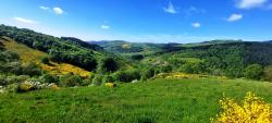 Vue sur les clocher des Moulins Cherier, au fond de la vallée
