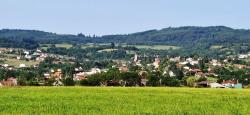 Vue sur Villemontais et les Monts de la Madeleine