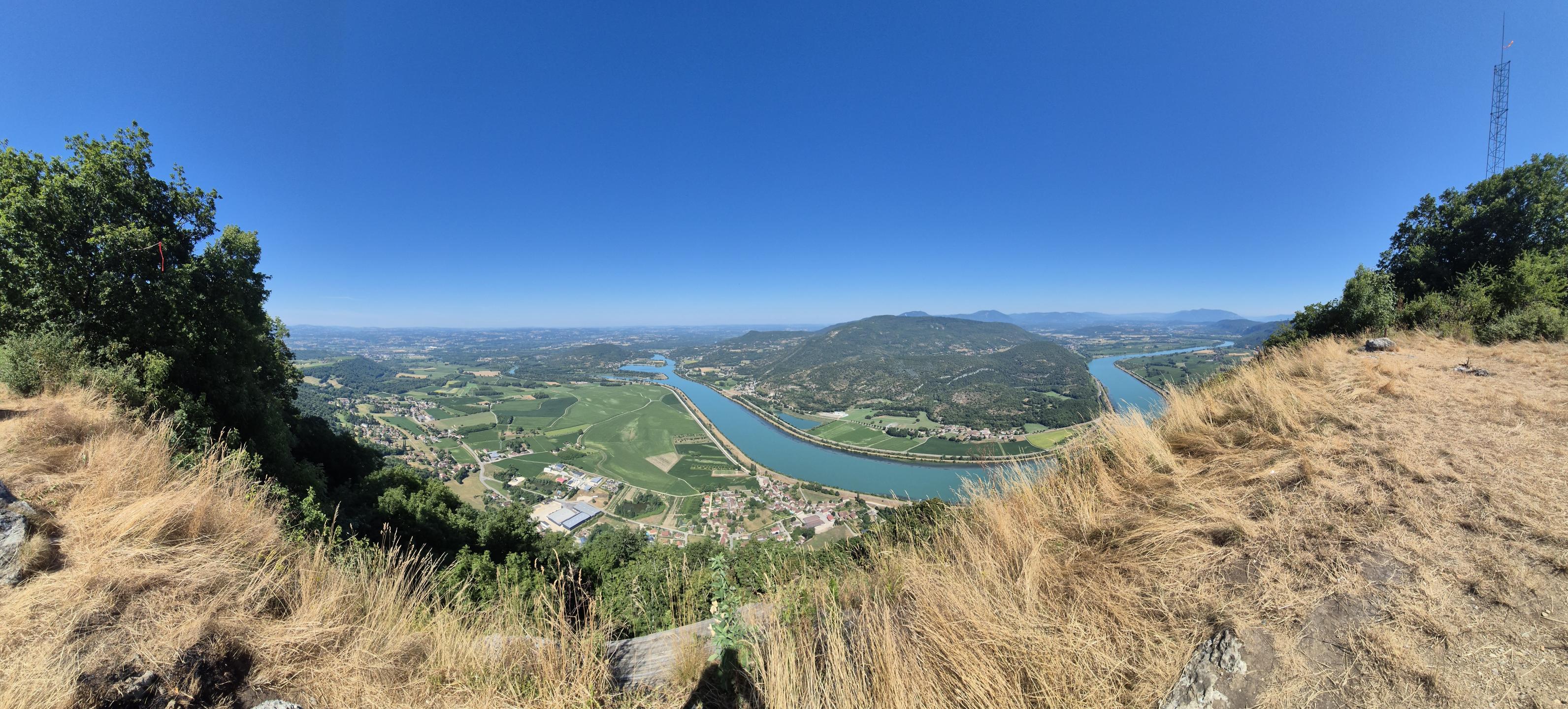 De la plage du lac d'Aiguebelette au Mont Tournier