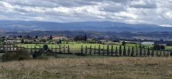 Vue sur le village d'Amions et les Monts du Forez, Pierre sur Haute 1634 m