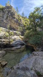 Baignade dans la Gorge du Riou.