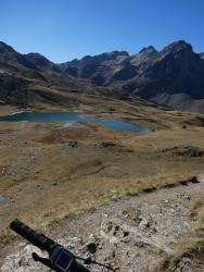 Descente sur le lac des Cerces.