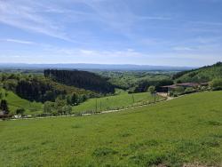 Vue sur les Monts de la Madeleine à l'horizon