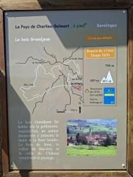 Départ du circuit pédestre, route de Pont-Trambouze