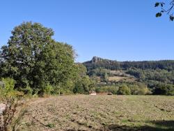 Vue sur le Rocher Saint Vincent (voies d'escalade)