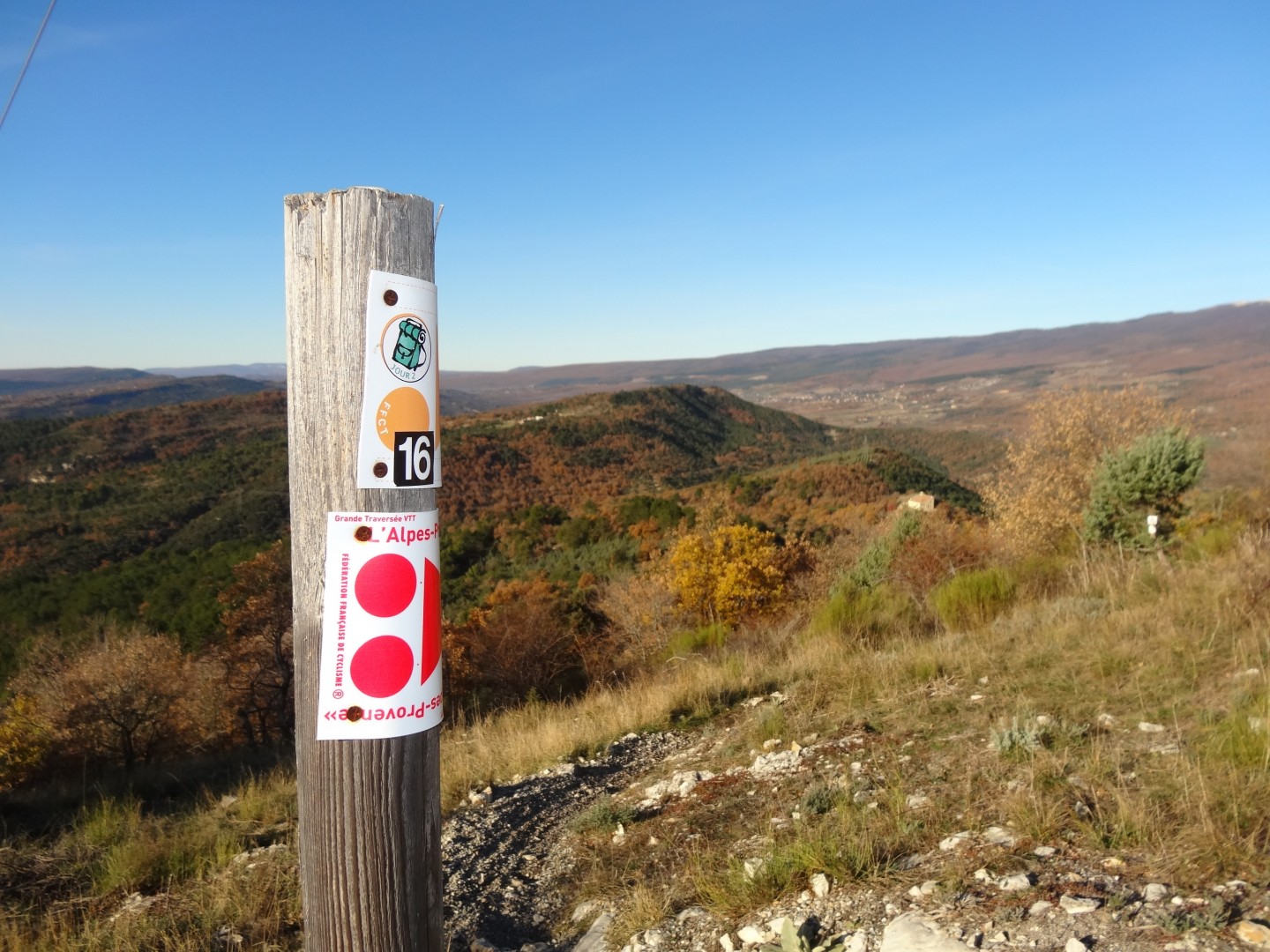 Domaine VTT Provence-Alpes, secteur Val de Durance - Circuit N°16 : Le Tour de Tourdeaux - Peyruis